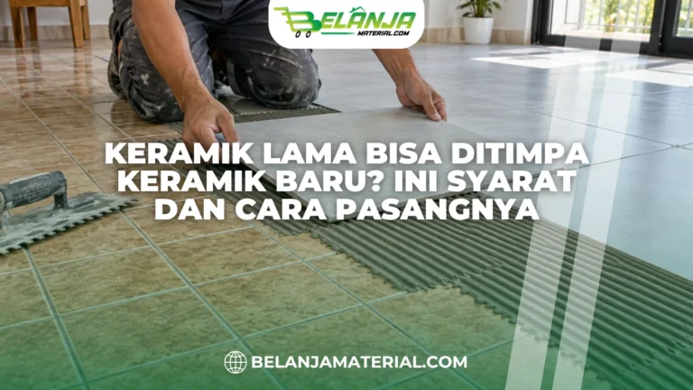 Tukang memasang keramik baru berwarna abu-abu di atas keramik lama menggunakan perekat